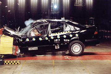 Краш тест Saab 9-5 (1998)